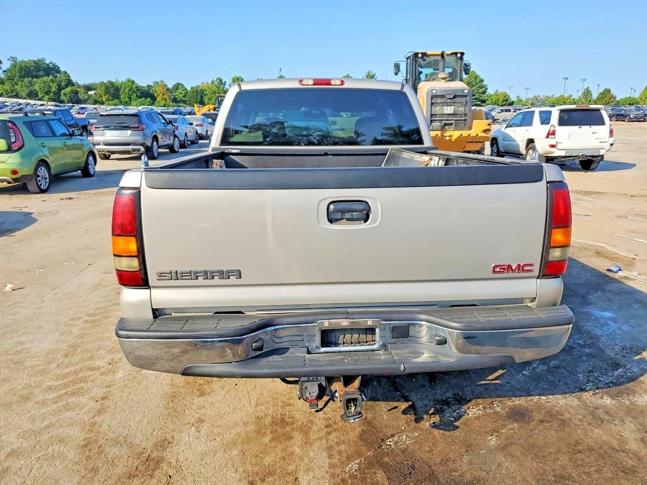 2004 GMC New Sierra C1500 - Image 6
