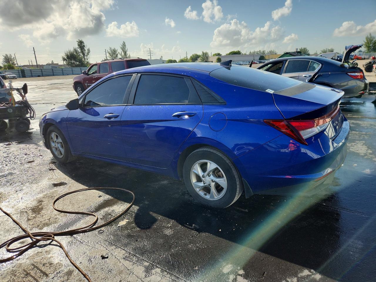 2022 Hyundai Elantra Se - Фото 2