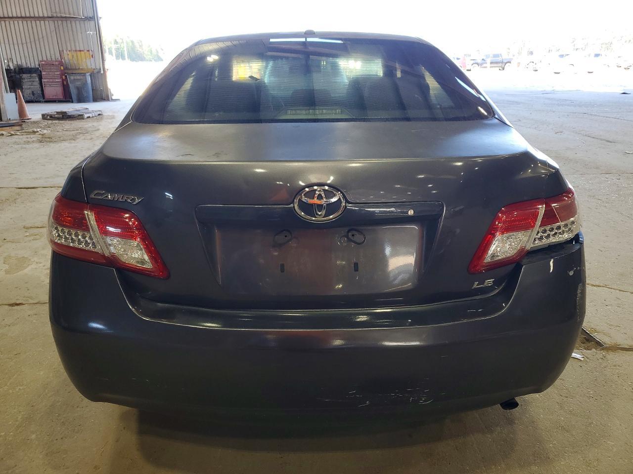 2011 Toyota Camry Le - Фото 6