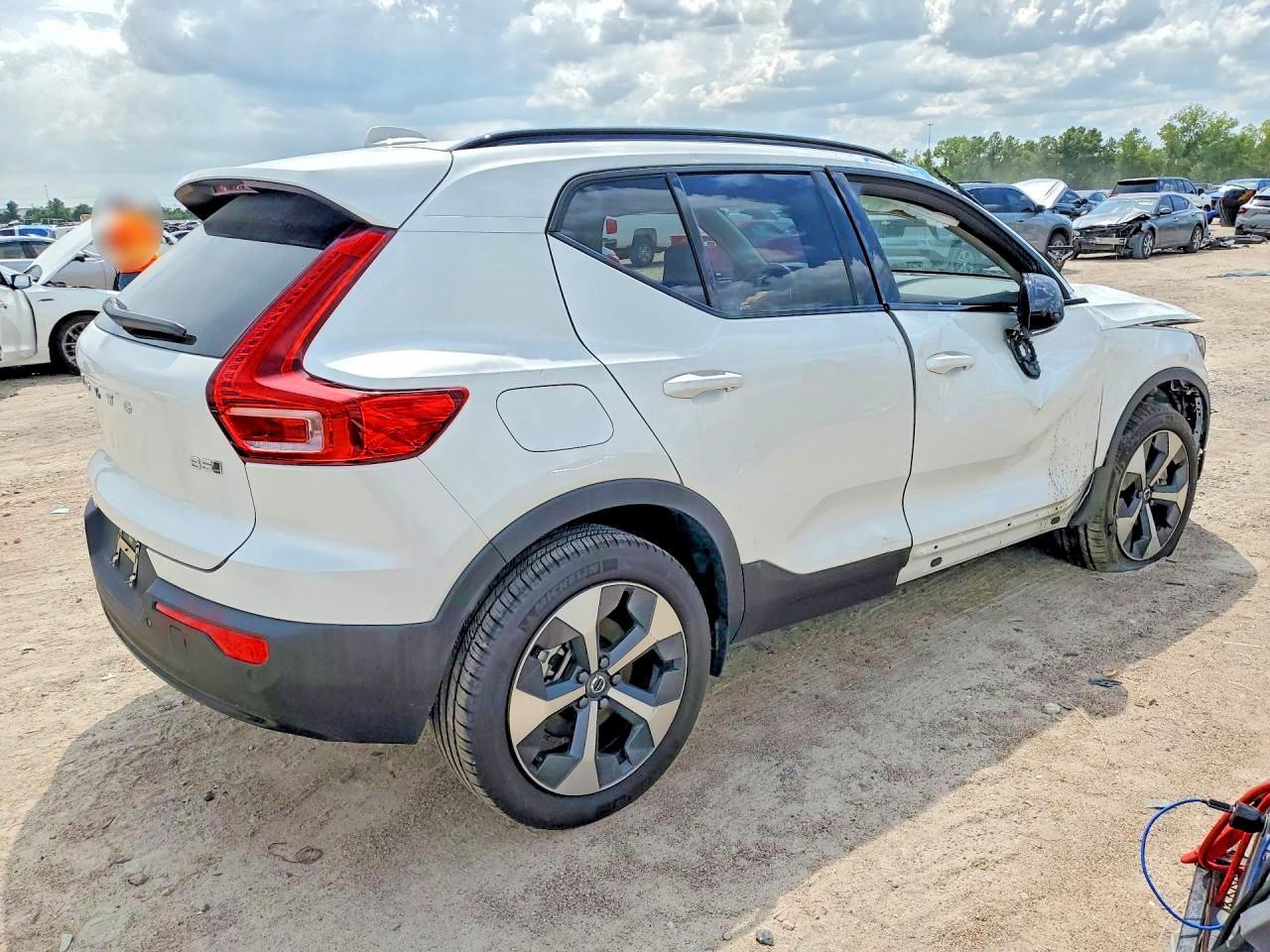 2026 Volvo Xc40 Plus - Image 3
