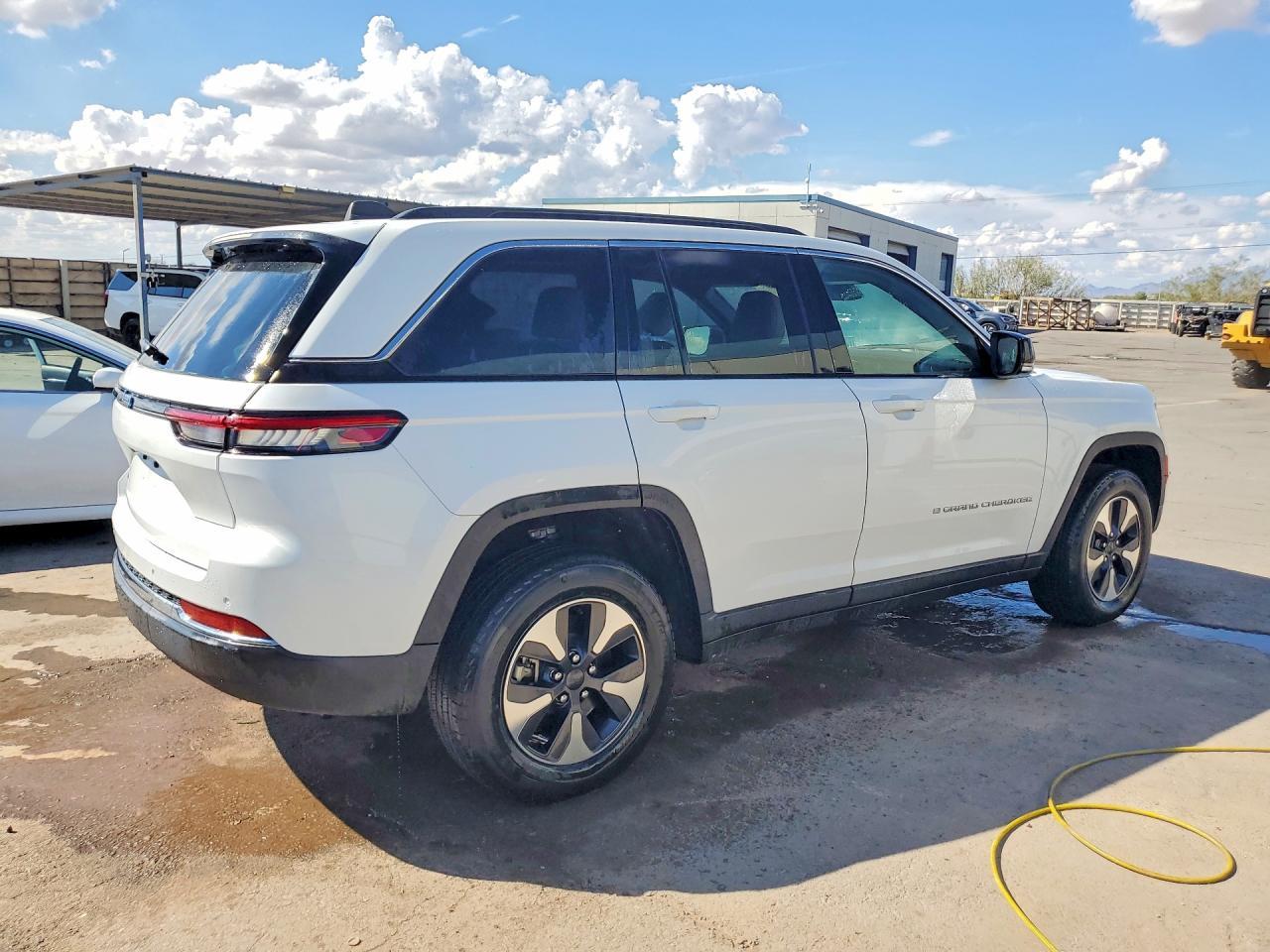 2024 Jeep Grand Cherokee Limited 4Xe - Image 3