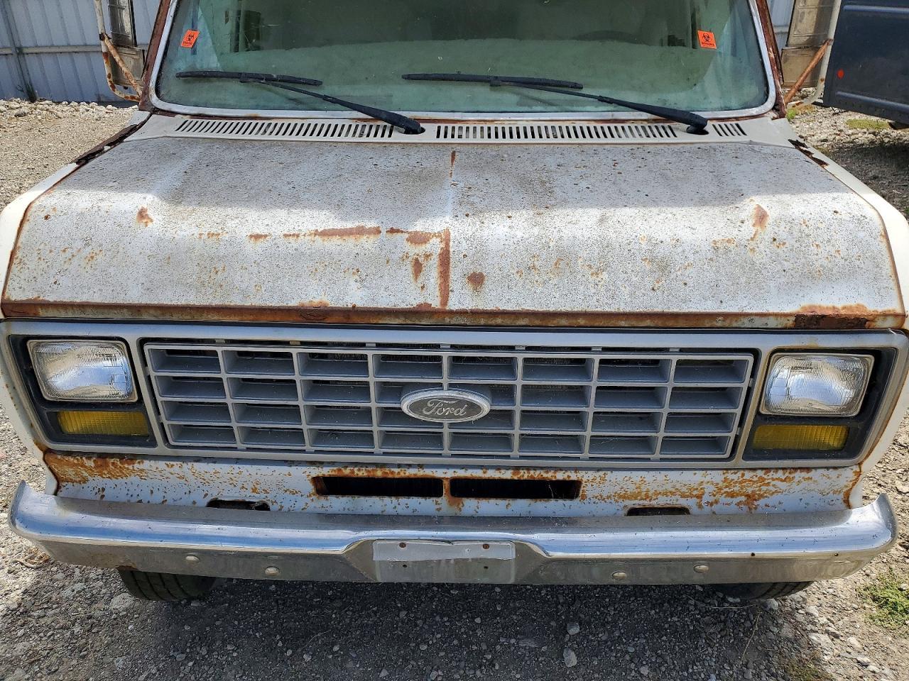 1985 Ford Econoline E350 Cutaway Van - Image 7