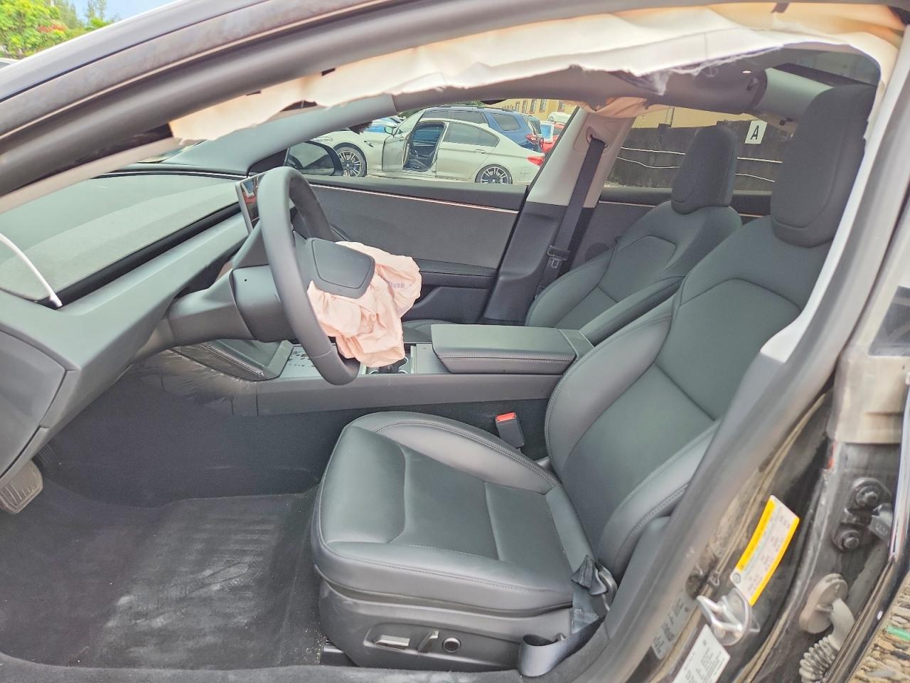 2025 Tesla Model 3 - Фото 7