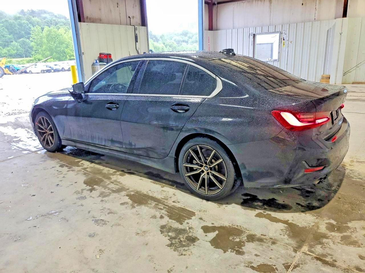 2019 BMW 330I - Фото 2