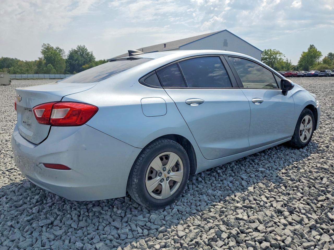 2017 Chevrolet Cruze Ls - Фото 3