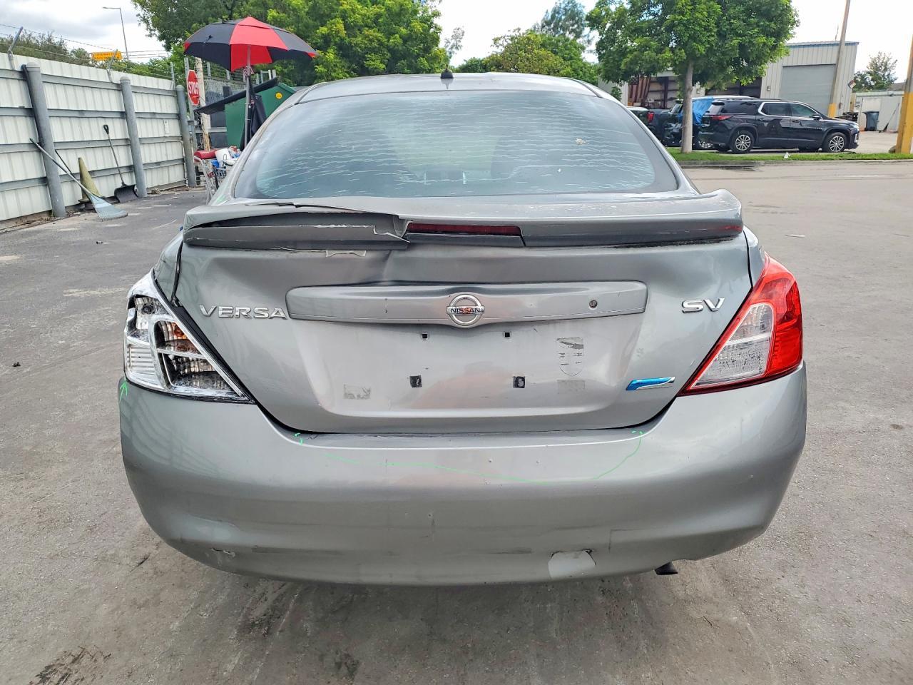 2014 Nissan Versa 1.6 S - Image 6