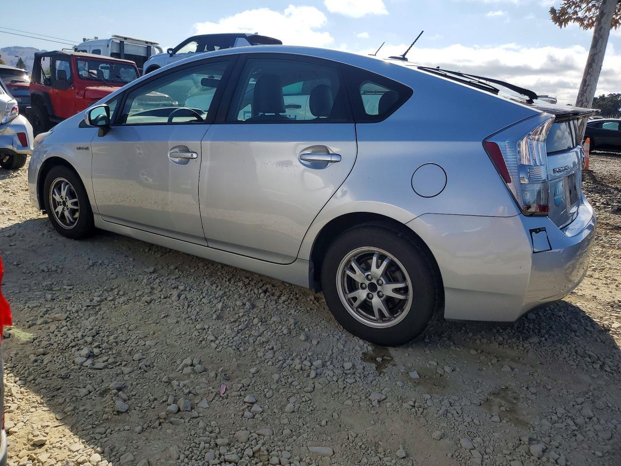 2010 Toyota Prius Iii - Image 2