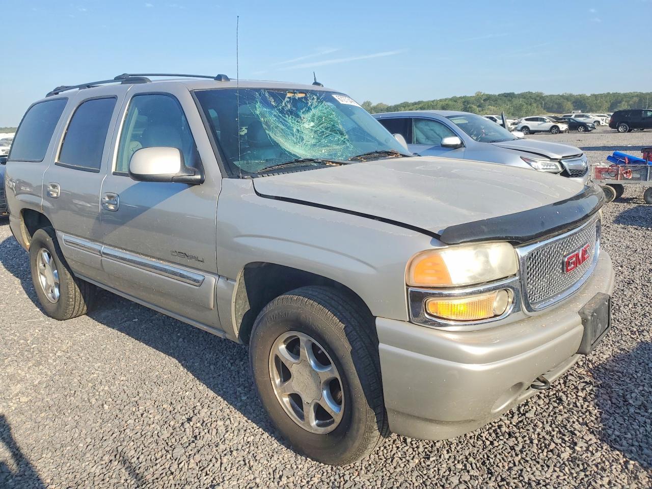 2004 GMC Yukon - Image 4