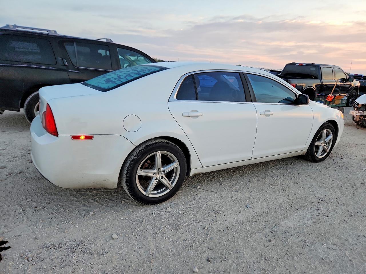 2010 Chevrolet Malibu Ls - Фото 3