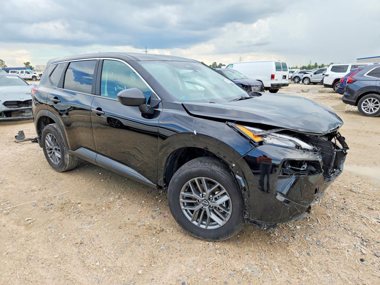 2026 Nissan Rogue S - Image 4