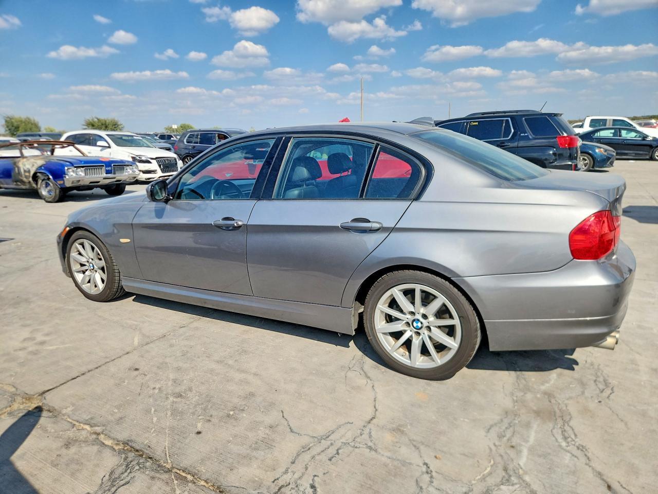 2011 BMW 328 I - Фото 2