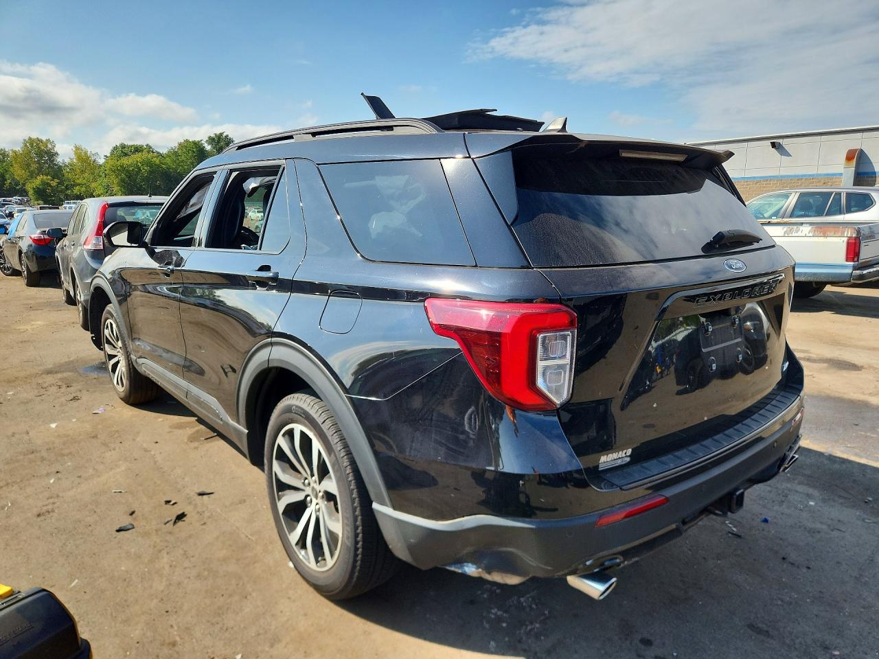 2023 Ford Explorer St-Line - Image 2