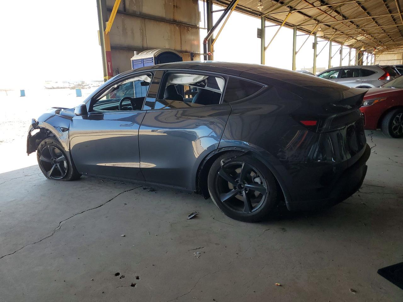 2026 Tesla Model Y - Фото 2