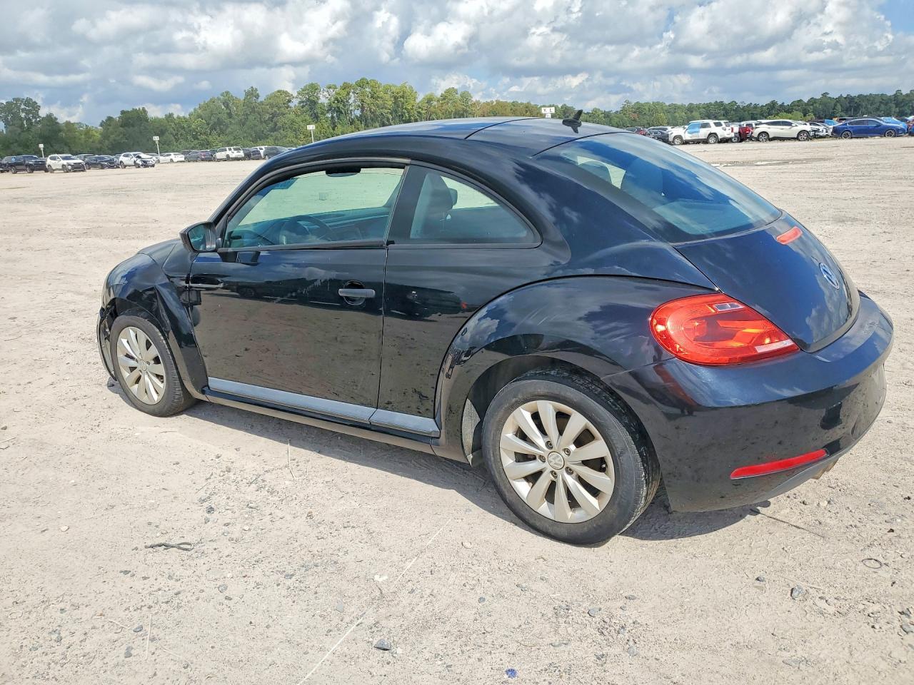 2013 Volkswagen Beetle - Фото 2