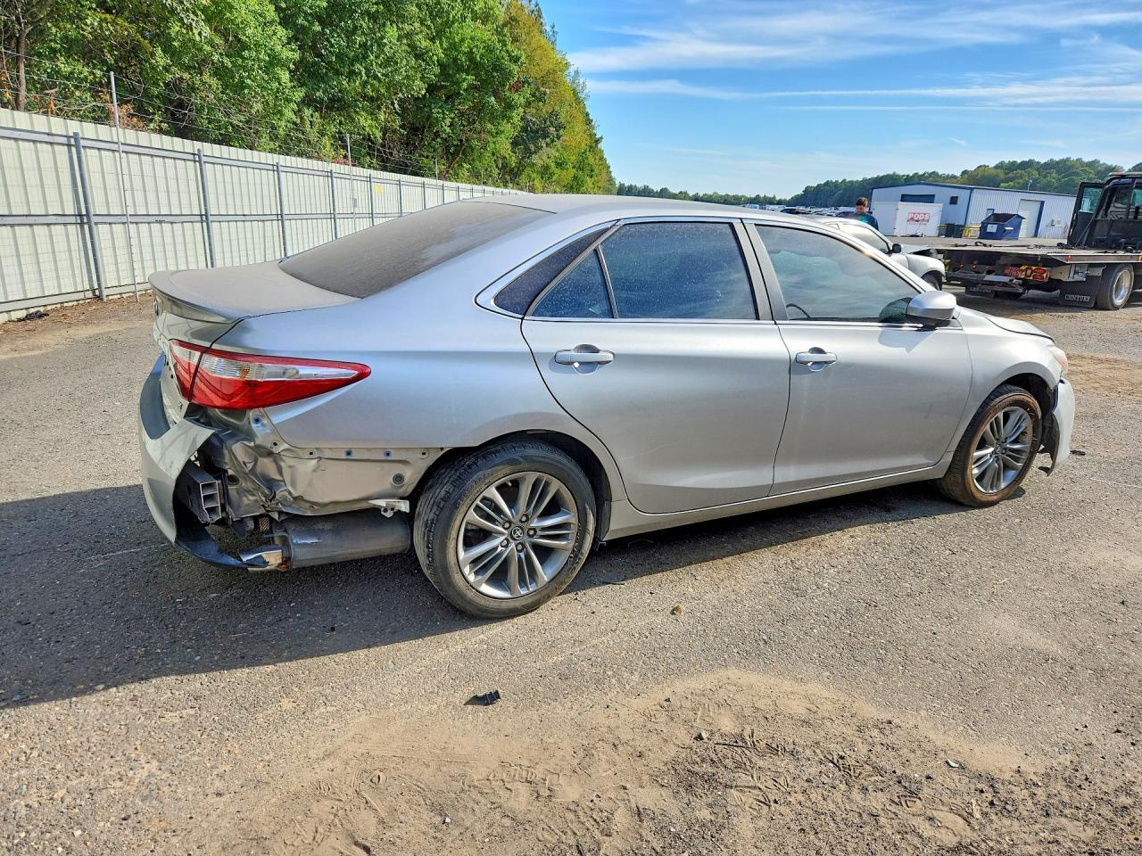 2017 Toyota Camry Se - Фото 3
