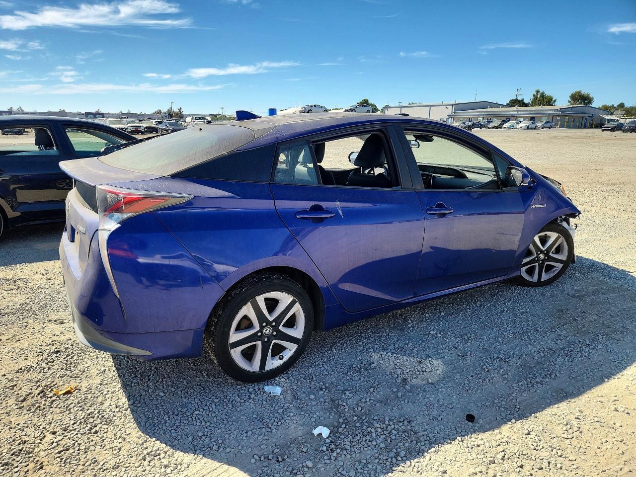 2016 Toyota Prius Three Touring - Image 3