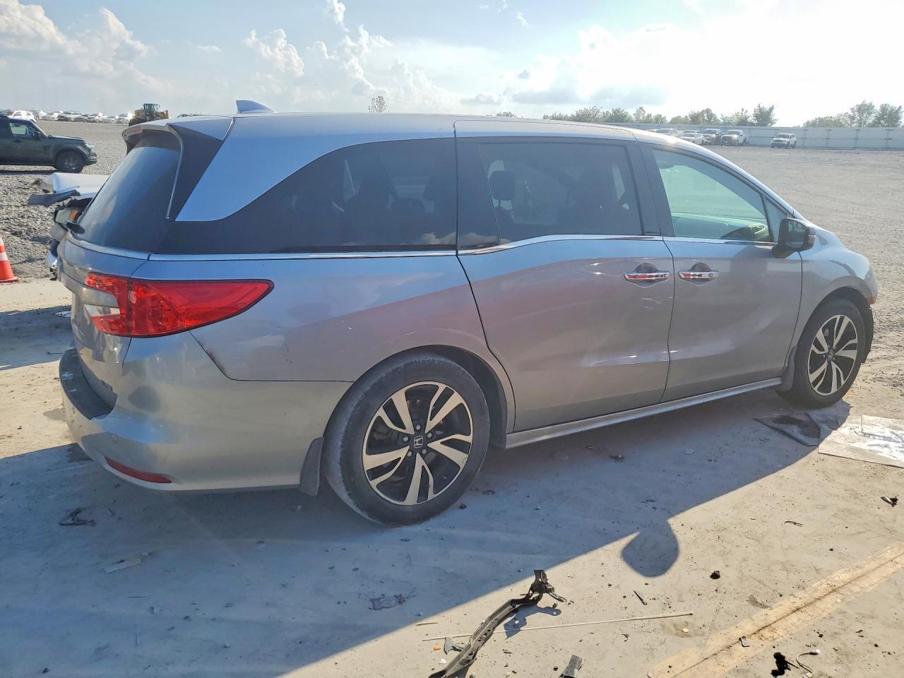 2020 Honda Odyssey Elite - Image 3