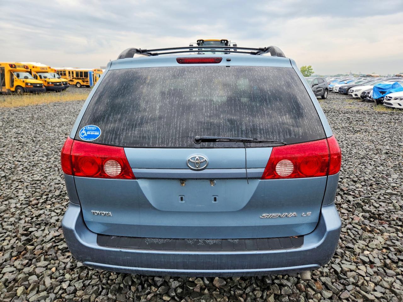 2006 Toyota Sienna Le 8 Passenger - Image 6
