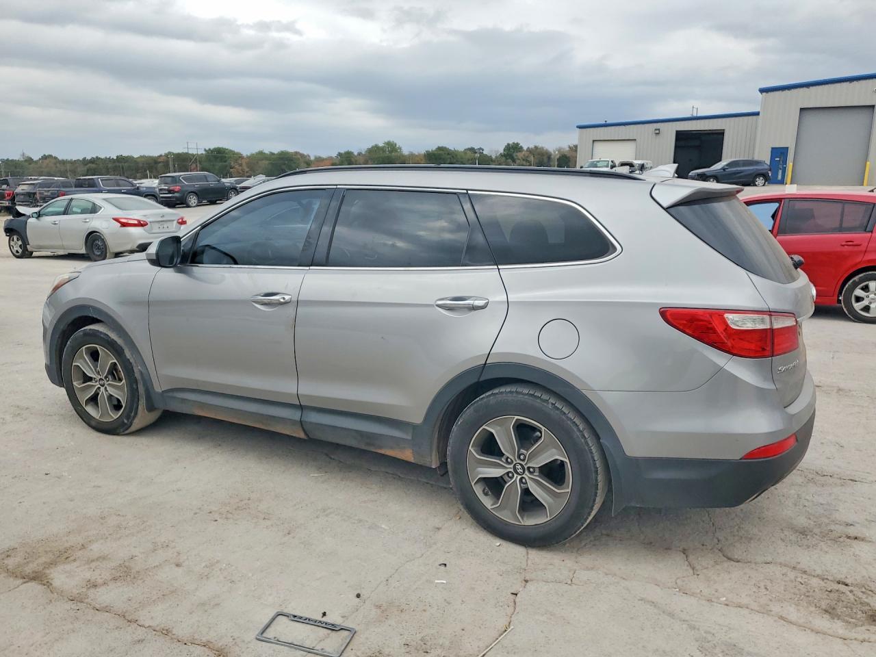 2014 Hyundai Santa Fe Gls - Image 2