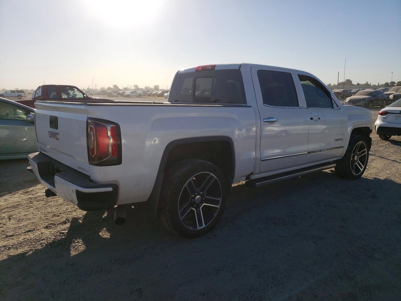 2016 GMC Sierra K1500 Denali - Image 3