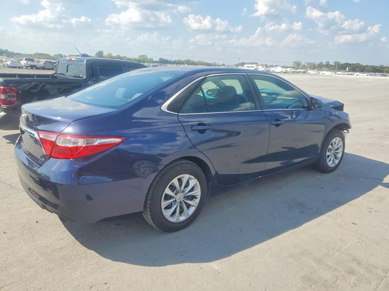 2017 Toyota Camry Le - Фото 3