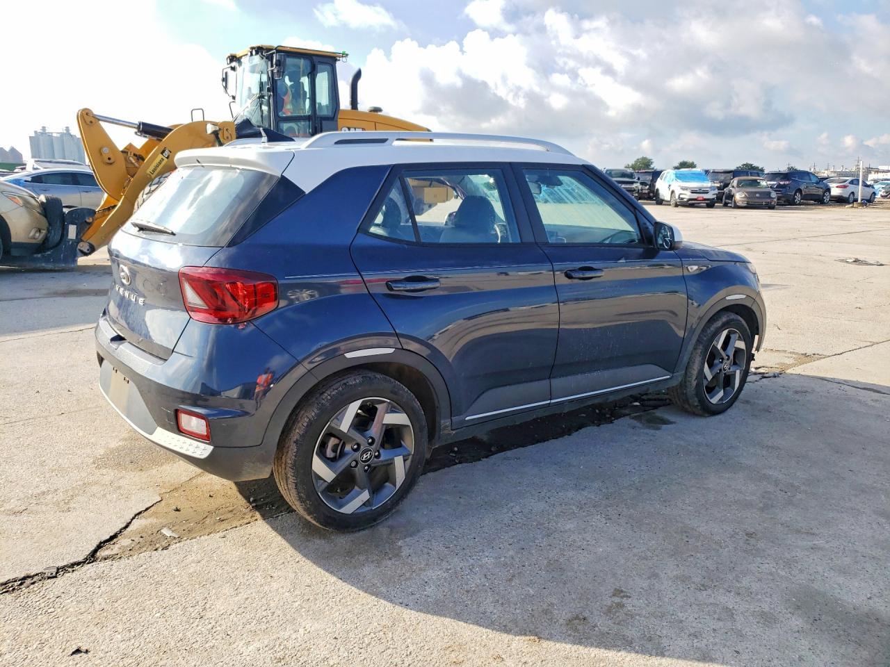 2021 Hyundai Venue Denim - Image 3