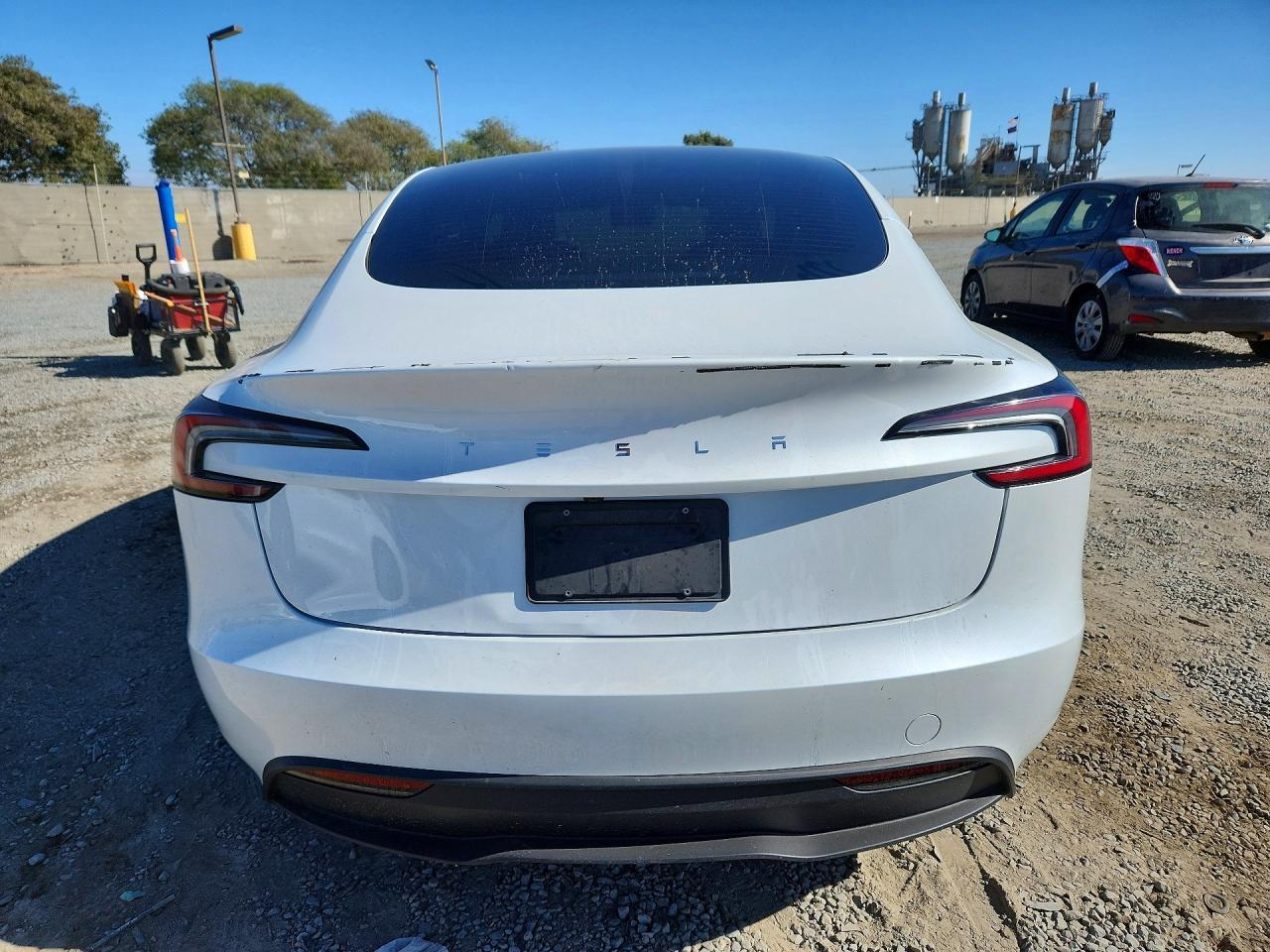 2025 Tesla Model 3 - Фото 6