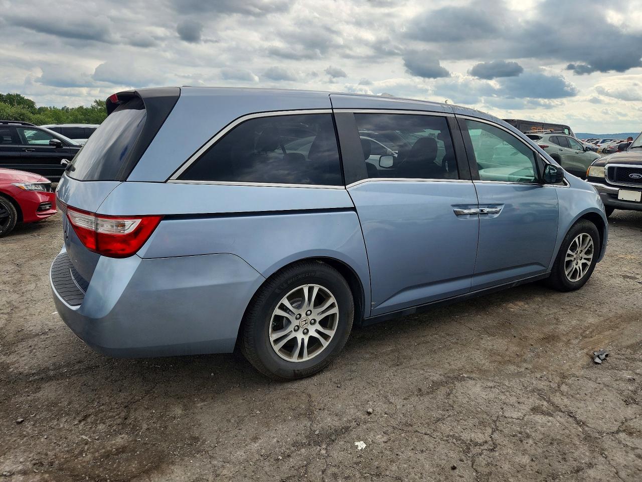 2013 Honda Odyssey Exl - Image 3