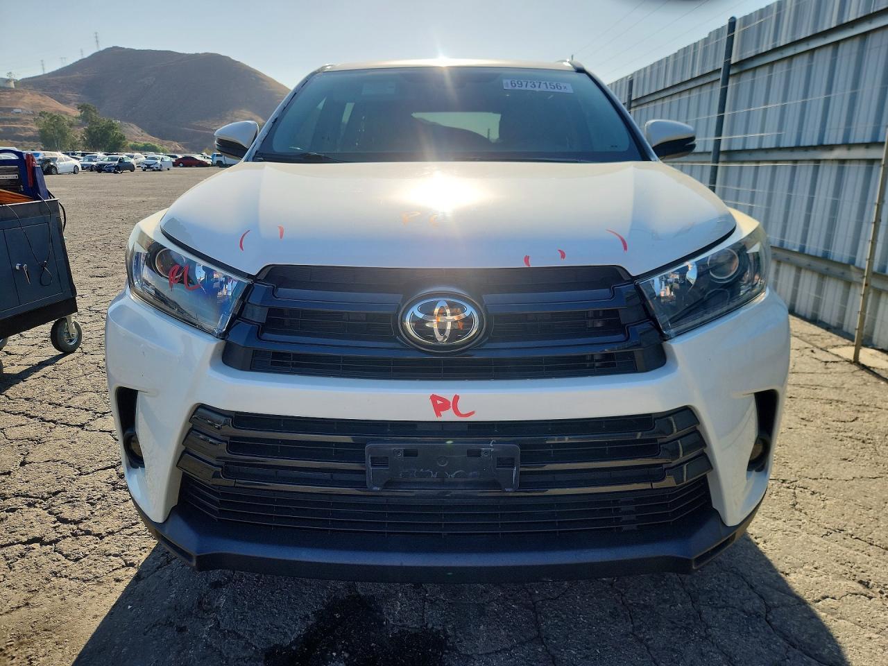 2019 Toyota Highlander Se - Фото 5