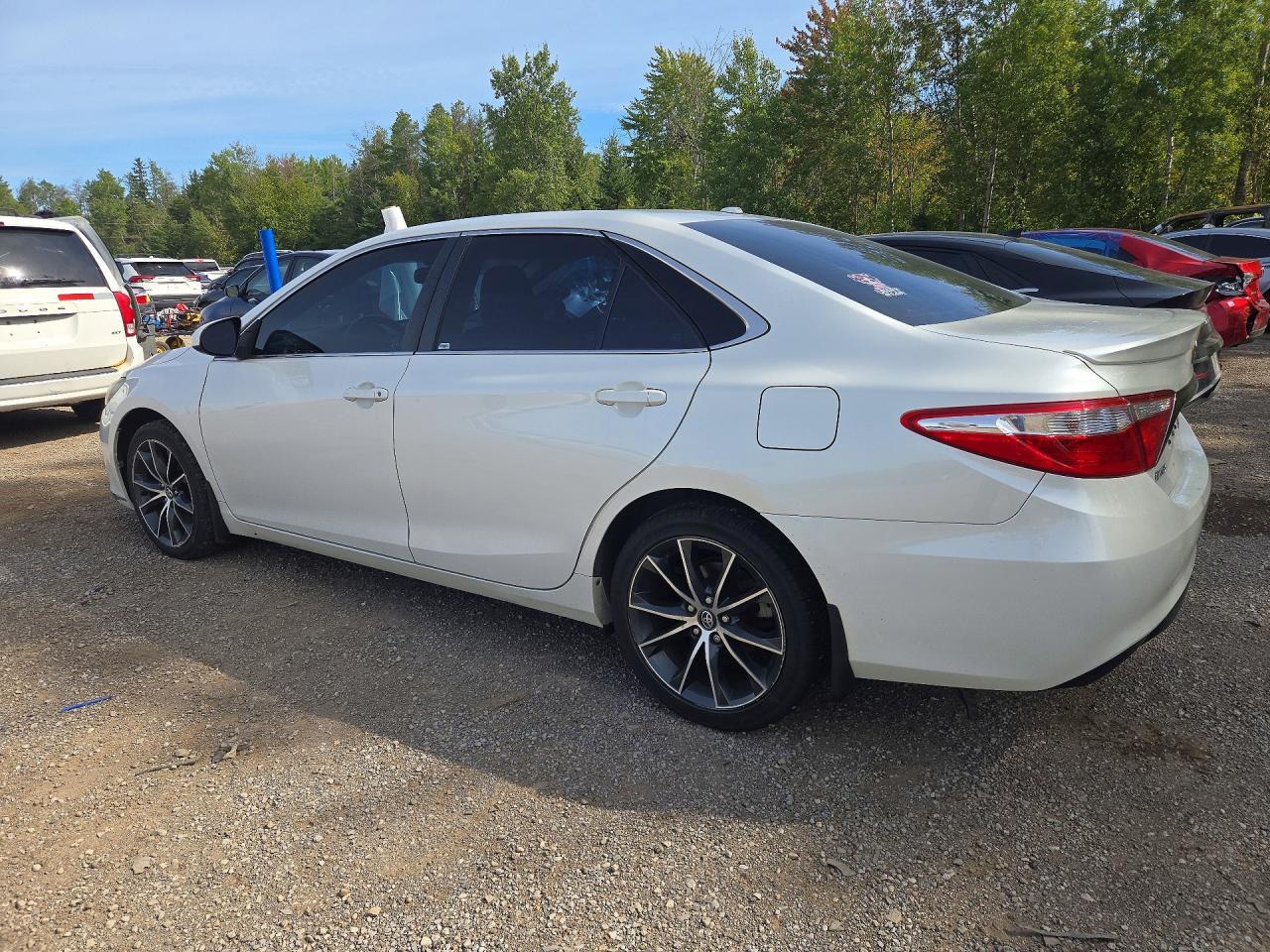 2016 Toyota Camry Le - Фото 2