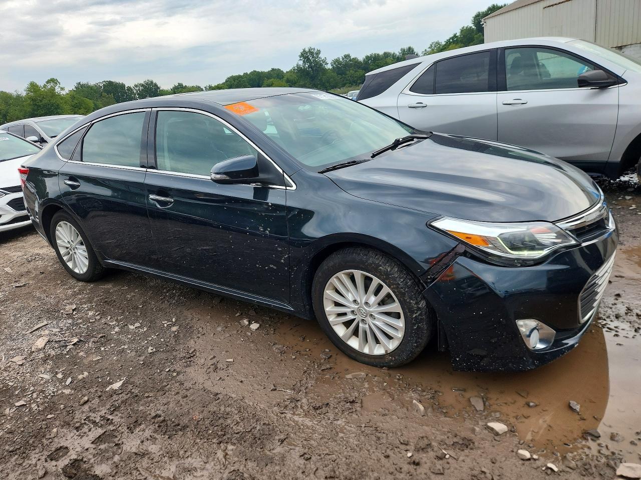 2015 Toyota Avalon Hybrid Limited - Image 4