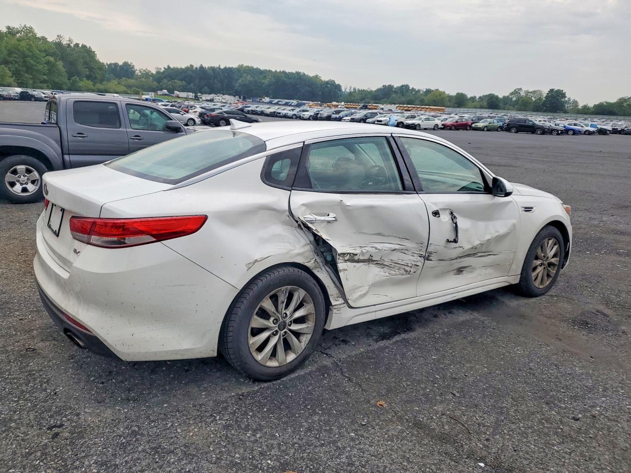 2016 Kia Optima Ex - Image 3