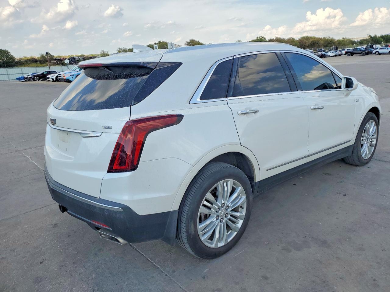2019 Cadillac Xt5 Premium Luxury - Image 3