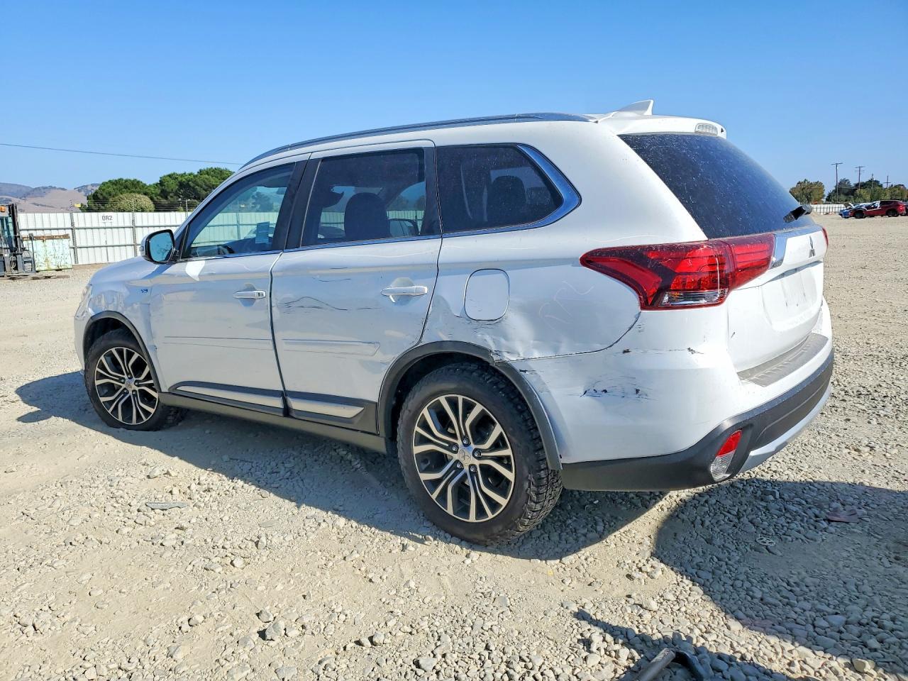 2017 Mitsubishi Outlander Gt - Image 2
