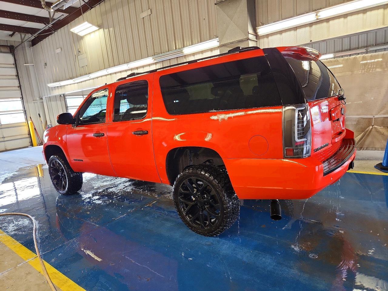 2010 Chevrolet Suburban K1500 Lt - Image 2