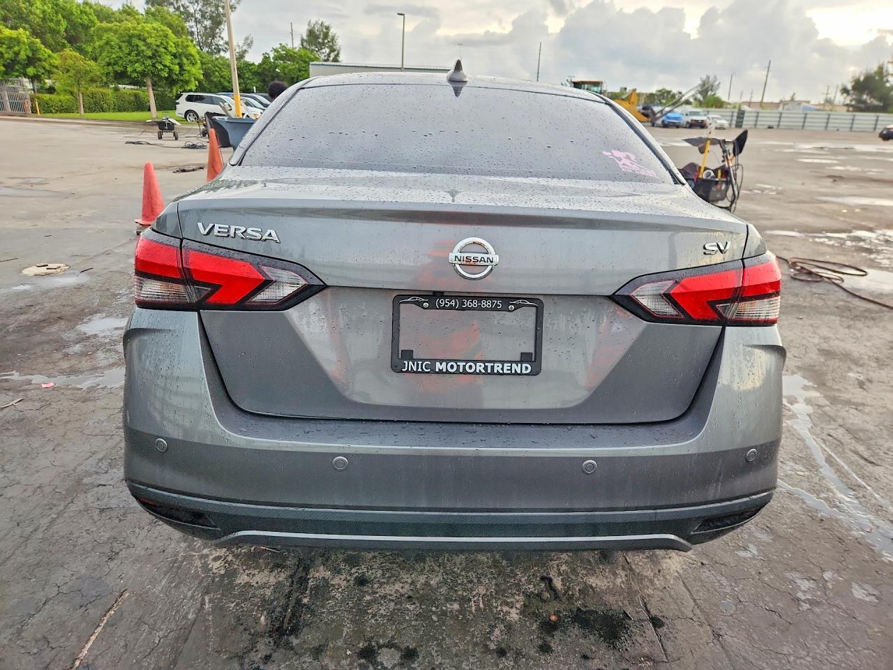 2021 Nissan Versa Sv - Image 6