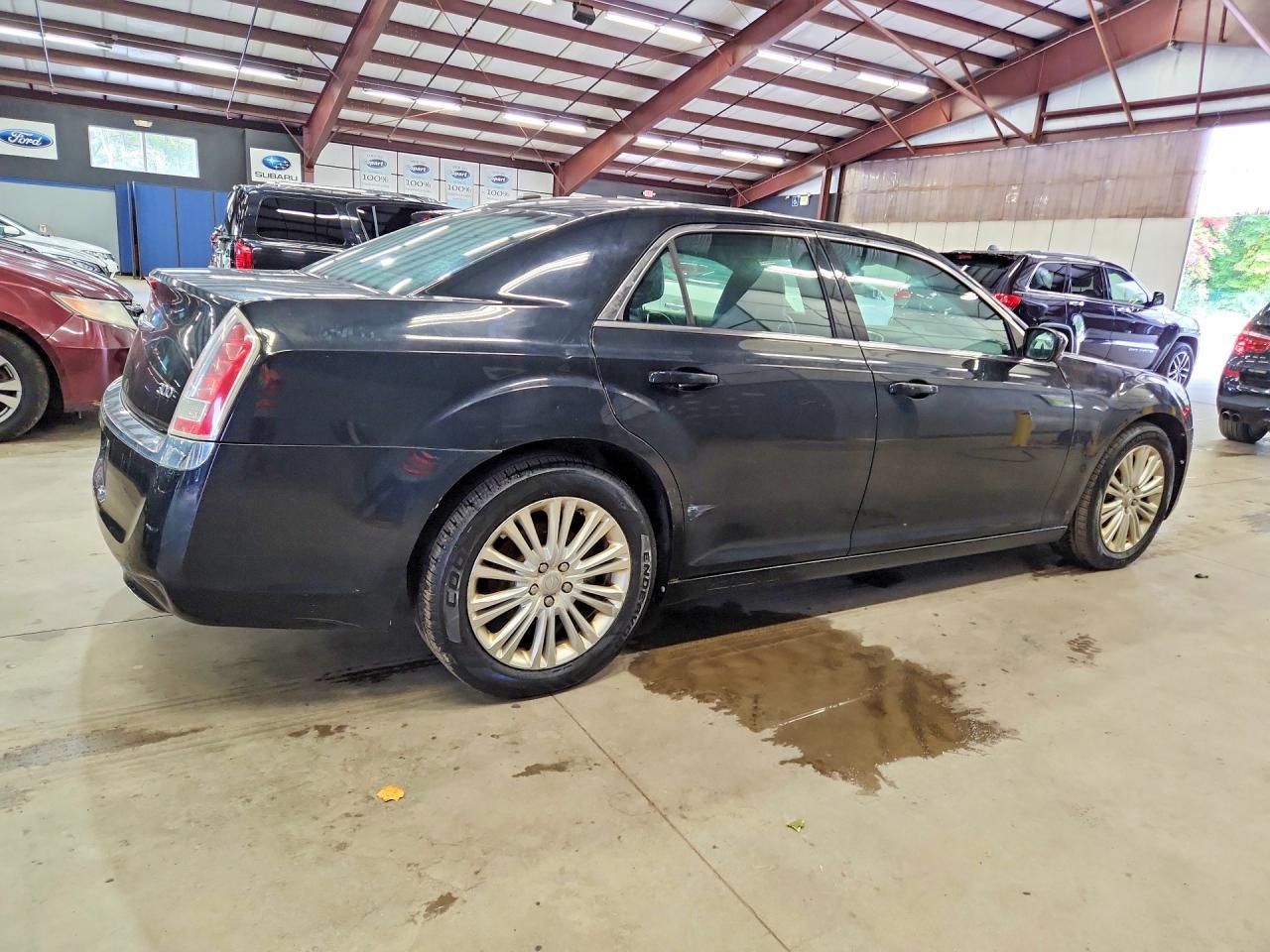 2013 Chrysler 300 - Фото 3