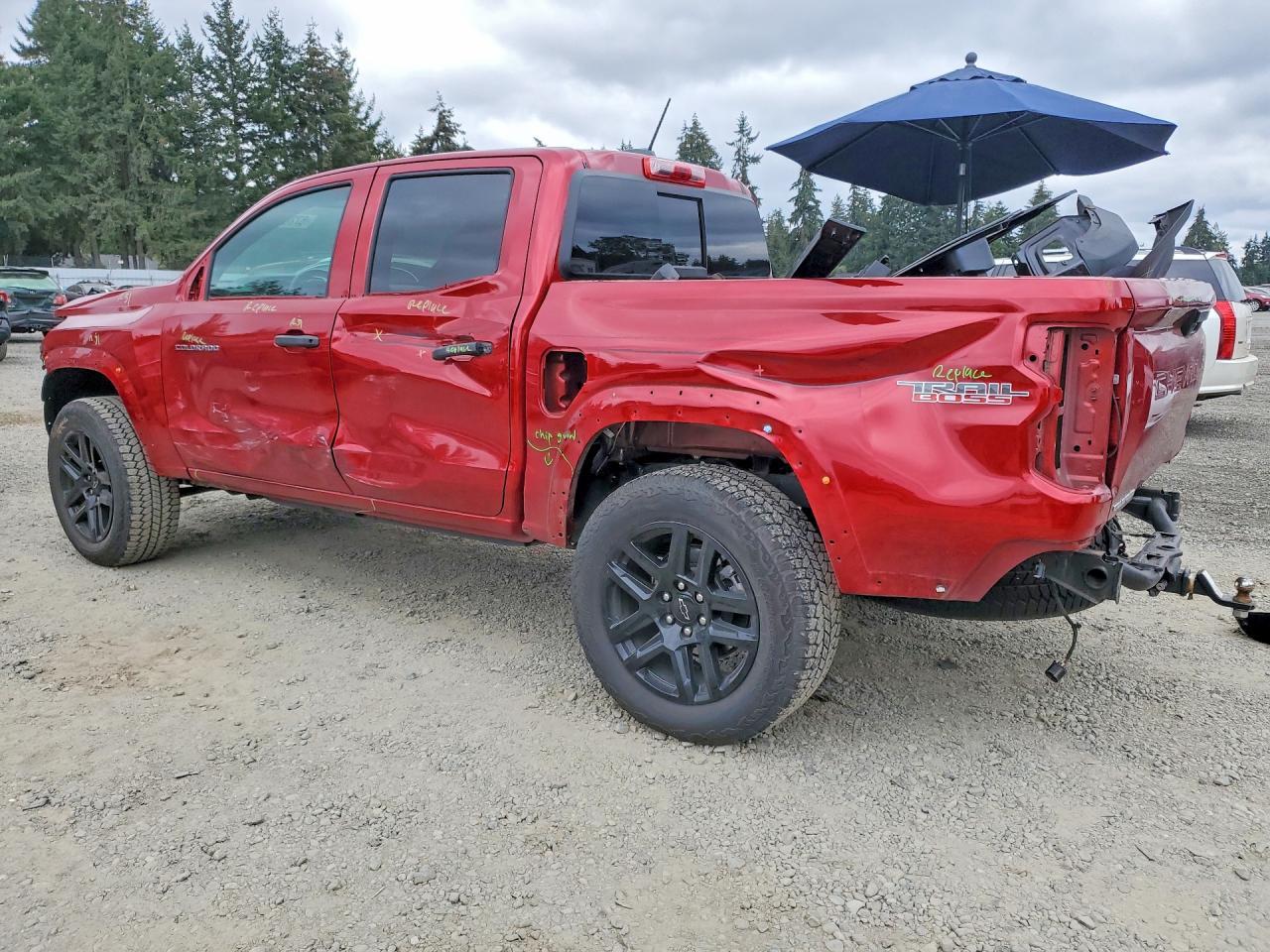 2025 Chevrolet Colorado Trail Boss - Image 2