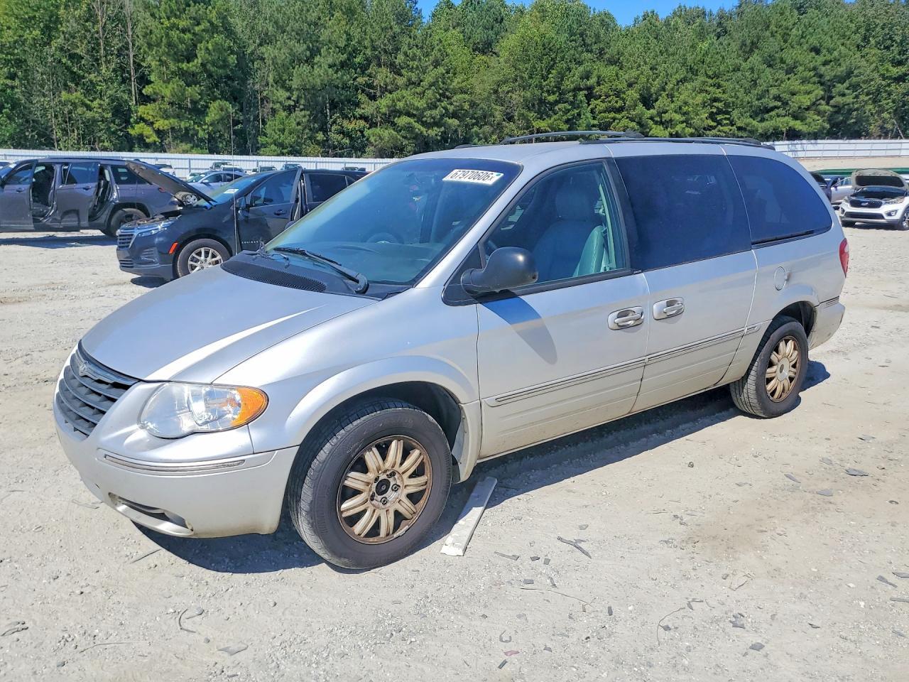 2005 Chrysler Town & Country Touring