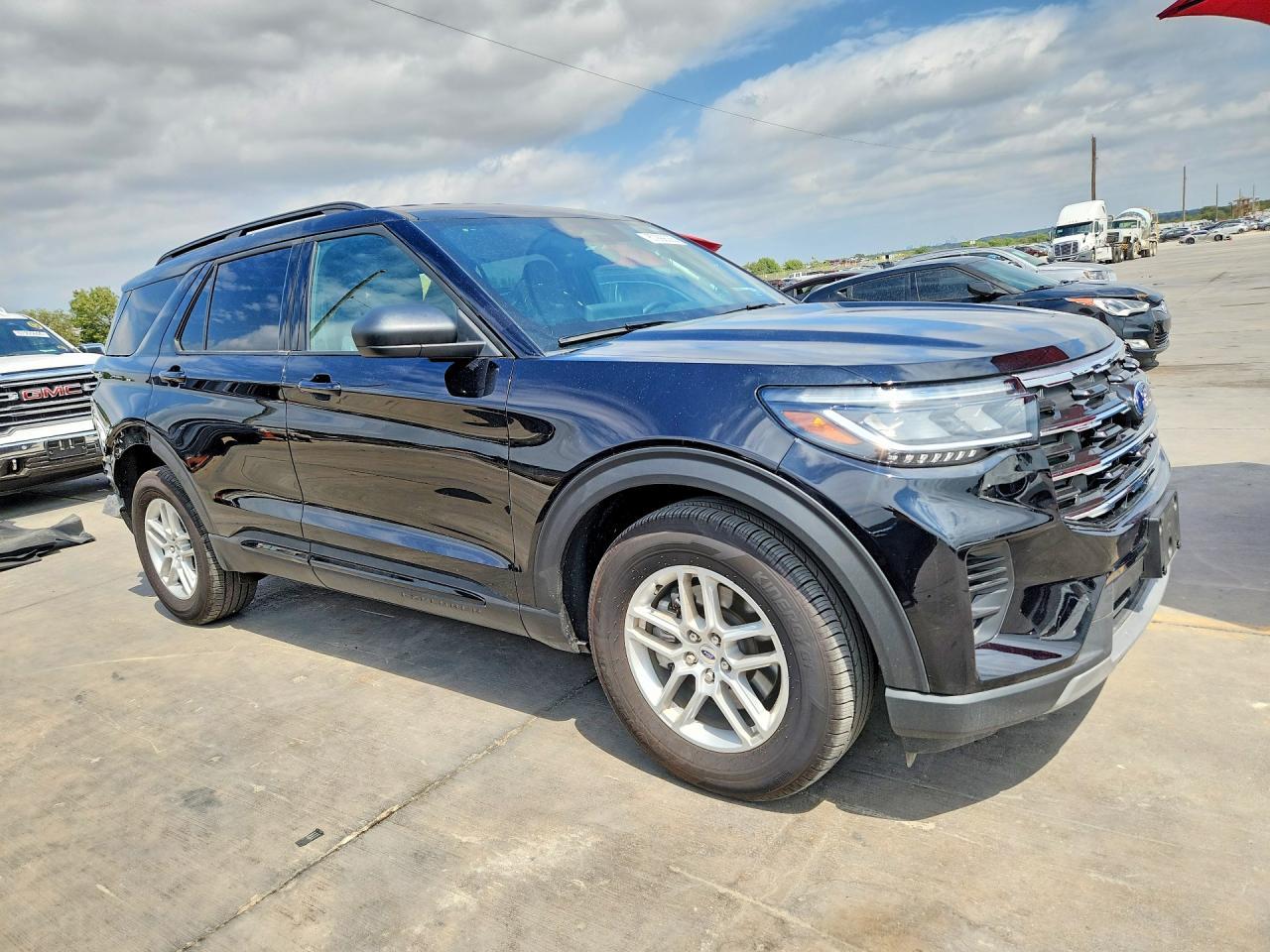 2026 Ford Explorer Active - Image 4