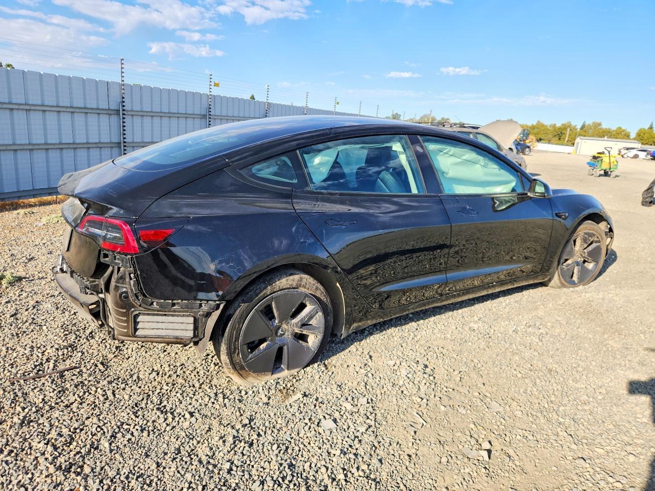 2023 Tesla Model 3 - Фото 3
