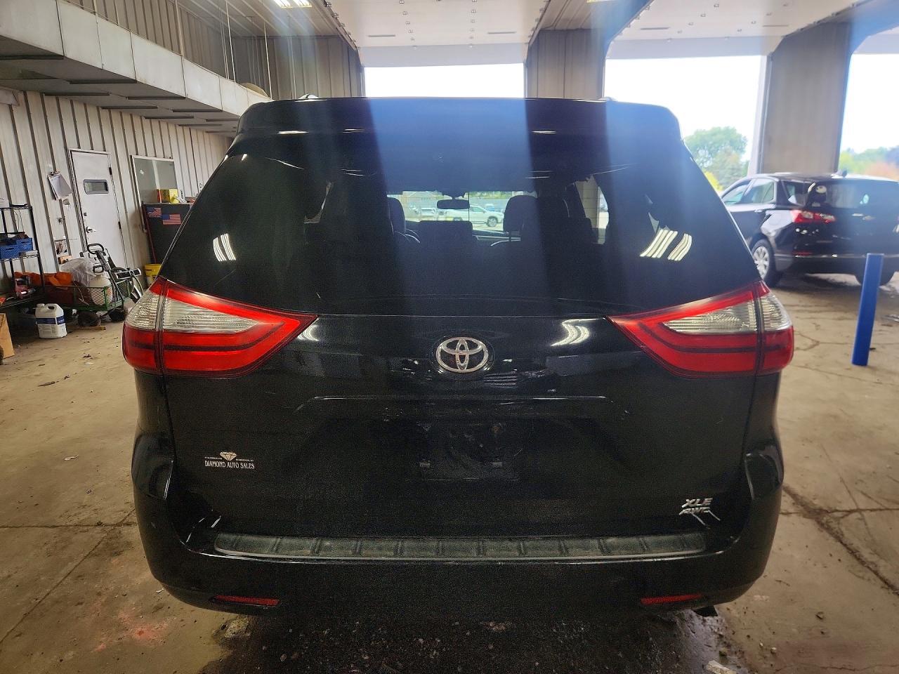 2015 Toyota Sienna Xle 7-Passenger - Фото 6