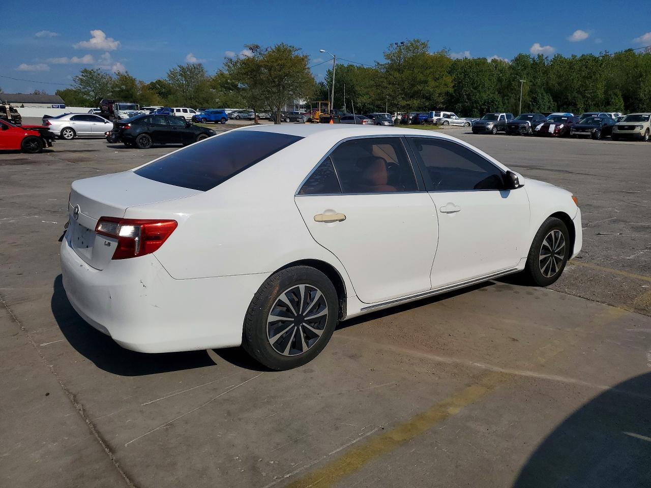 2014 Toyota Camry Le - Image 3