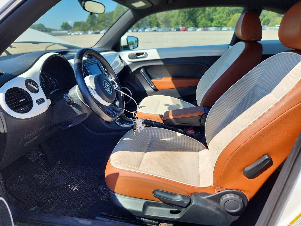 2016 Volkswagen Beetle 1.8T - Фото 7