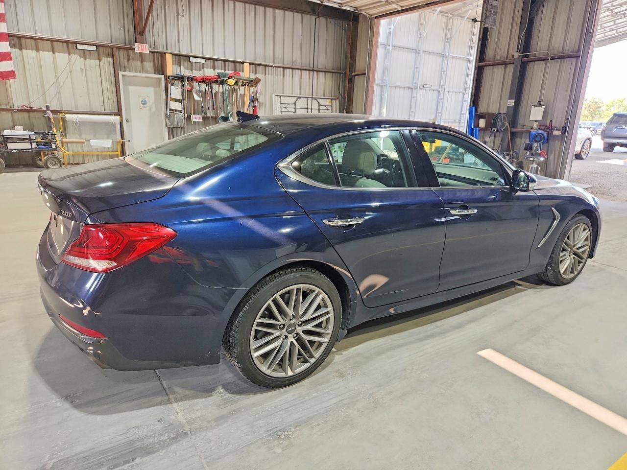 2020 Genesis G70 2.0T - Фото 3