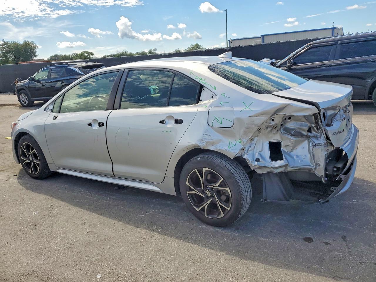 2021 Toyota Corolla Le - Фото 2