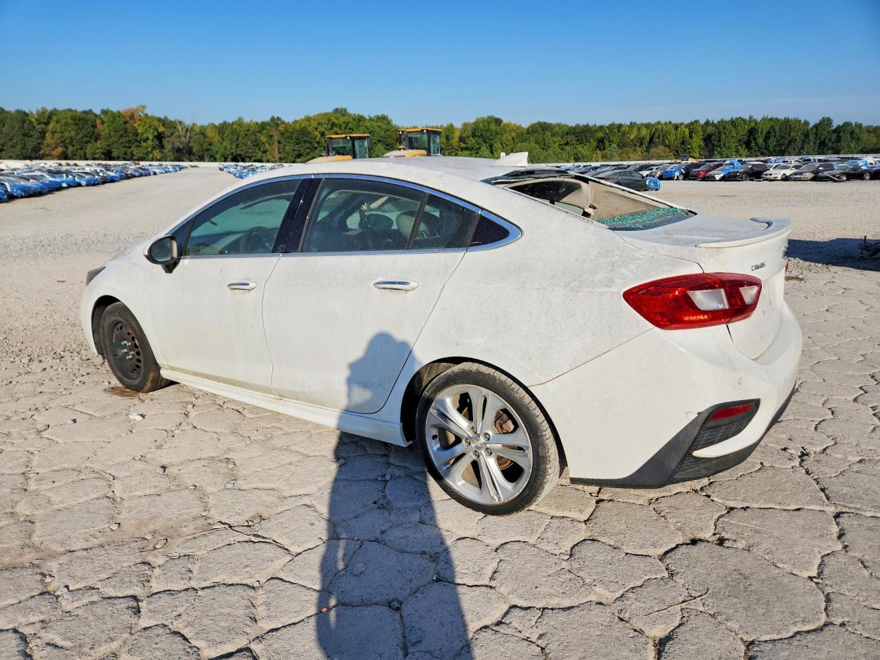 2017 Chevrolet Cruze Premier - Фото 2