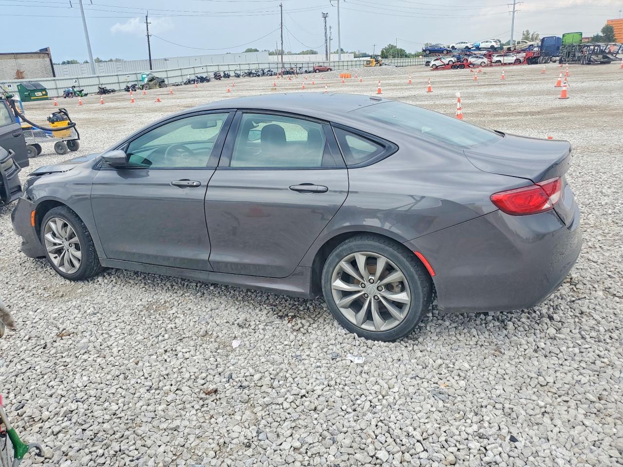 2016 Chrysler 200 S - Фото 2
