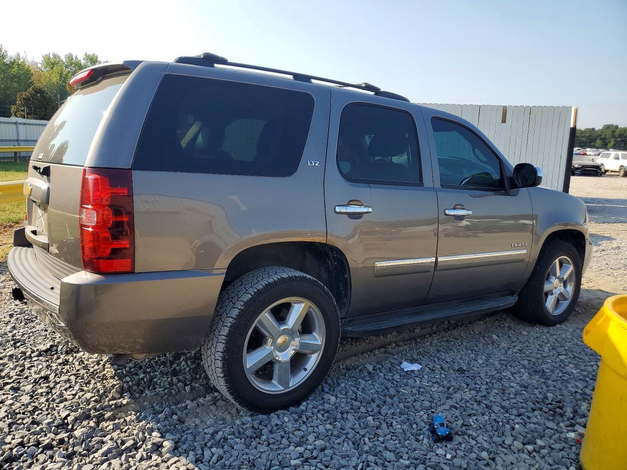 2013 Chevrolet Tahoe C1500 Ltz - Image 3