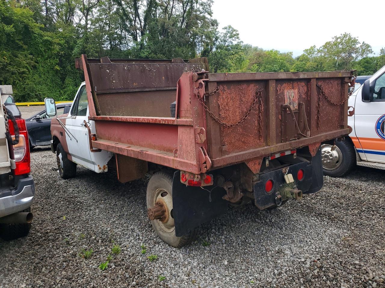 1993 Ford F350 Super Duty Dump Truck - Image 2